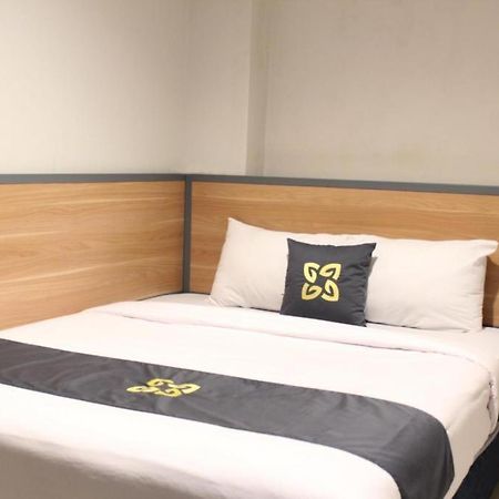 Ghurfati Hotel Mangga Besar Джакарта Экстерьер фото