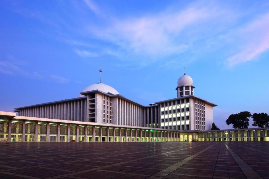 Ghurfati Hotel Mangga Besar Джакарта Экстерьер фото