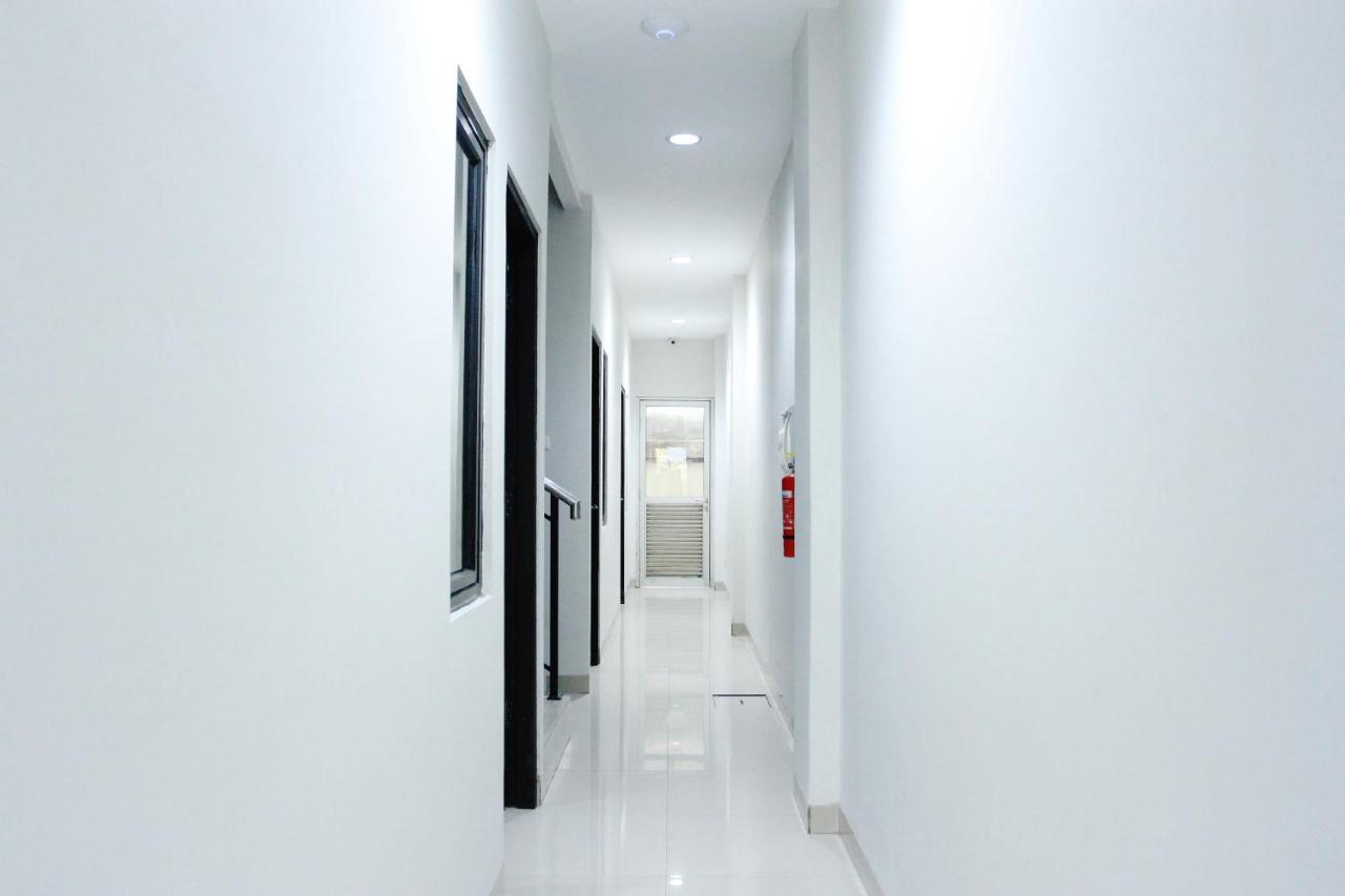 Ghurfati Hotel Mangga Besar Джакарта Экстерьер фото