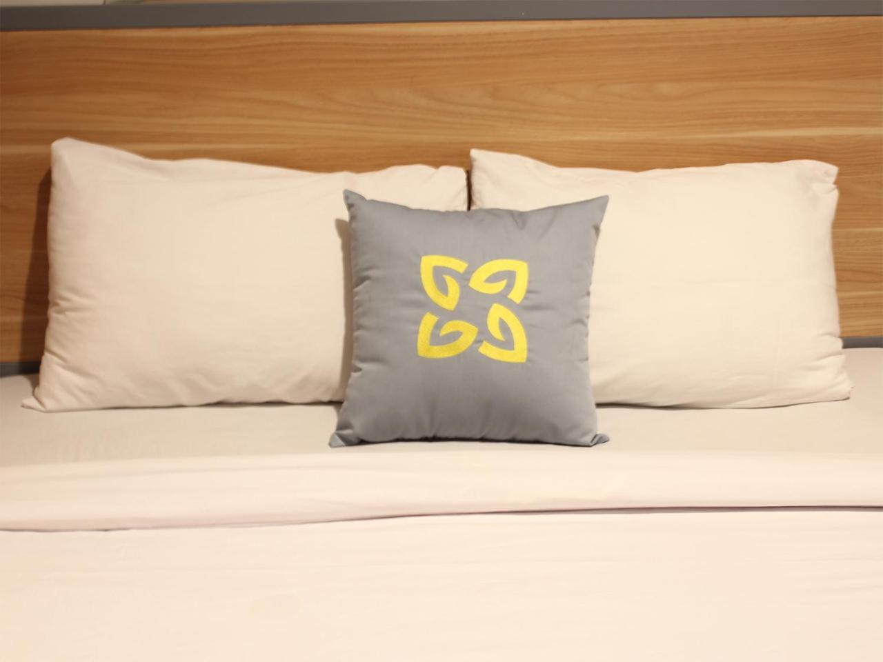 Ghurfati Hotel Mangga Besar Джакарта Экстерьер фото